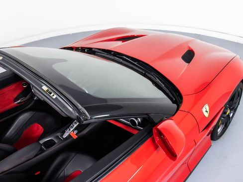 Certified 2019 Ferrari Portofino RWD image 18