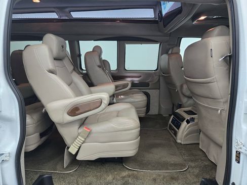 Used 2020 GMC Savana 2500 Extended w/ Enhanced Convenience Package image 46