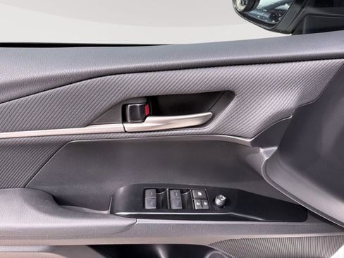 Used 2025 Toyota Camry SE image 12