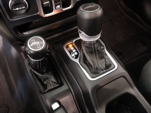 Used 2024 Jeep Gladiator Sport image 7