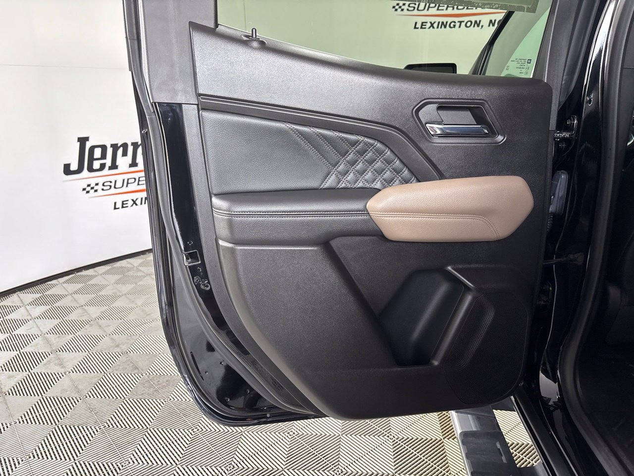 Used 2023 GMC Canyon Denali AWD/4WD image 25