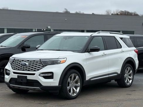 Used 2020 Ford Explorer Platinum w/ Premium Technology Package image 39