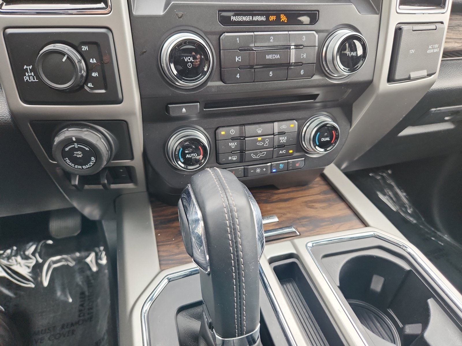 Used 2018 Ford F150 Lariat w/ Equipment Group 502A Luxury AWD/4WD image 12