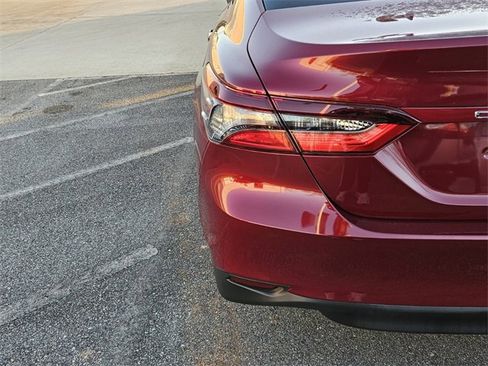 Used 2022 Toyota Camry LE image 11