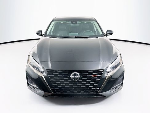 Used 2023 Nissan Altima 2.5 SR image 2