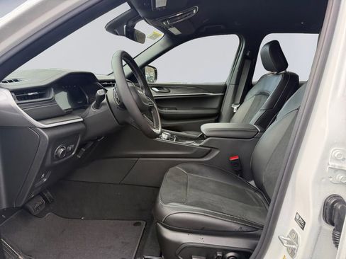 New 2026 Jeep Grand Cherokee Altitude image 11