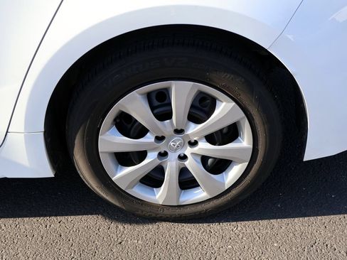 Used 2022 Toyota Corolla LE FWD image 17