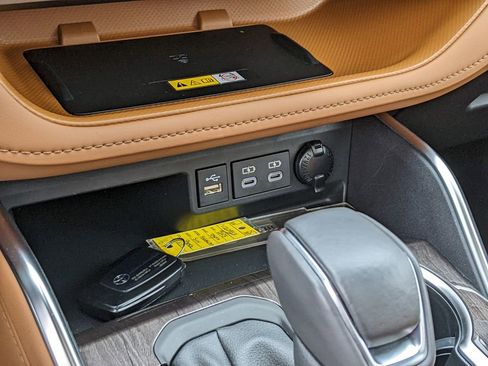 Used 2023 Toyota Highlander Platinum image 18