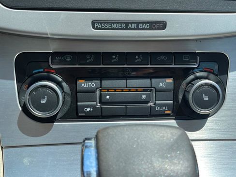 Used 2009 Volkswagen CC Luxury image 22