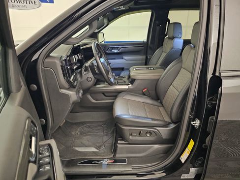 Used 2022 Chevrolet Silverado 1500 ZR2 w/ Technology Package AWD/4WD image 12