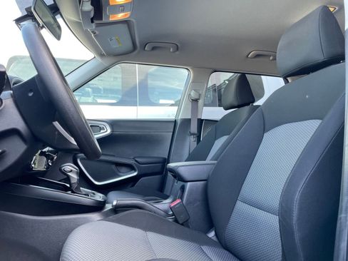 Used 2025 Kia Soul LX w/ LX Technology Package image 24