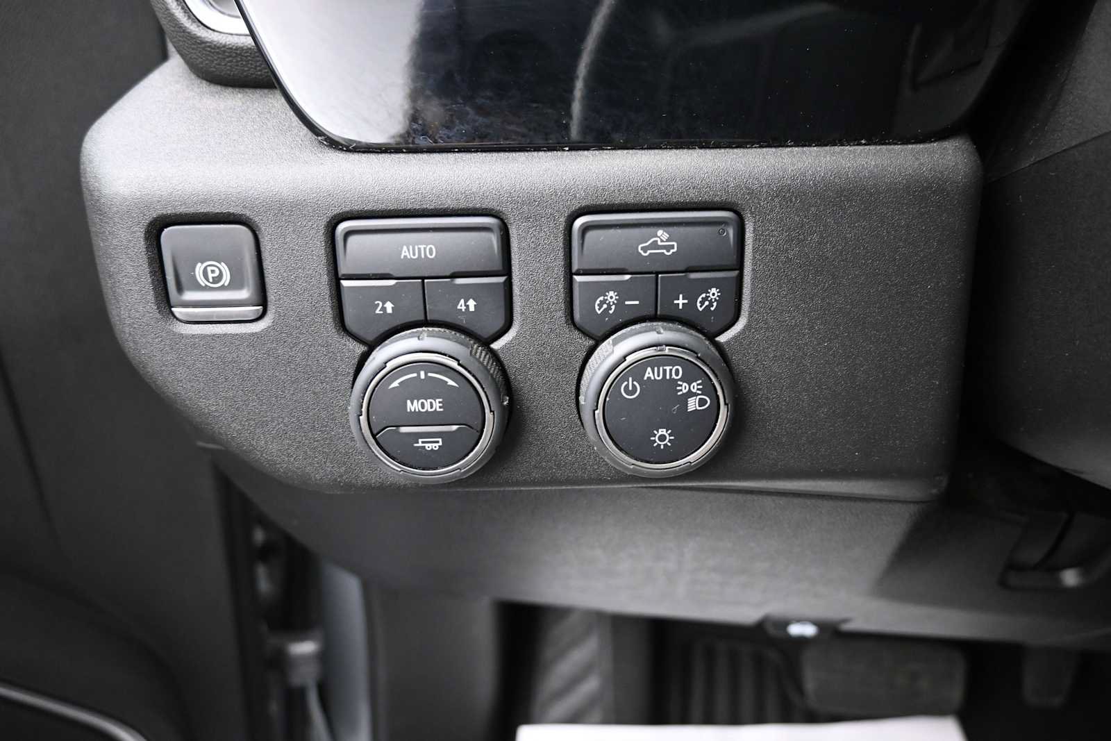 Used 2024 Chevrolet Silverado 1500 LT AWD/4WD image 10