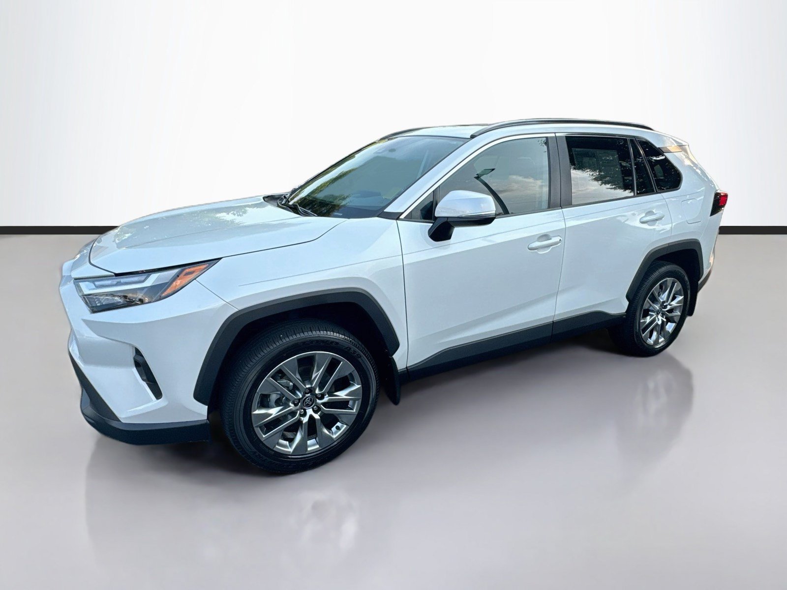 Used 2024 Toyota RAV4 XLE Premium FWD image 4