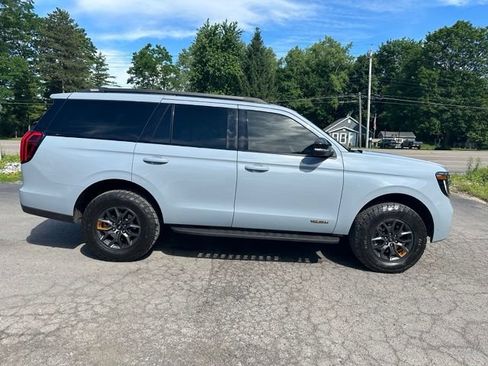 Used 2025 Ford Expedition Tremor AWD/4WD image 6