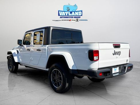 Used 2023 Jeep Gladiator Overland image 3
