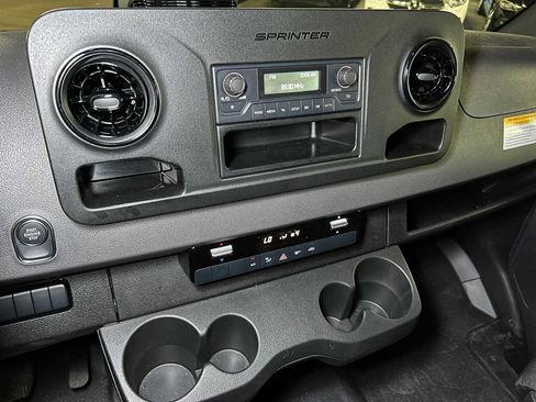 Used 2025 Mercedes-Benz Sprinter 2500 image 25