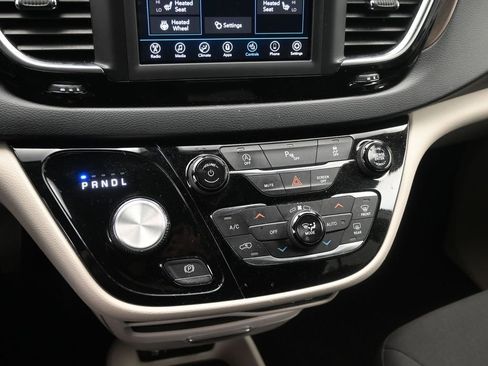 Used 2019 Chrysler Pacifica Touring Plus w/ Cold Weather Group image 19