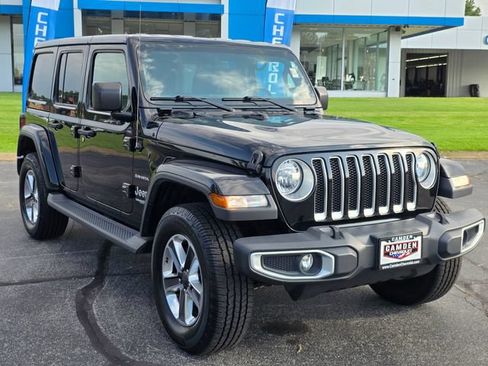 Used 2021 Jeep Wrangler Unlimited Sahara w/ Cold Weather Group AWD/4WD image 17
