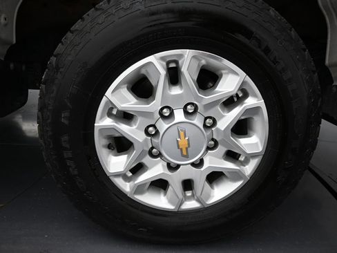 Used 2023 Chevrolet Silverado 2500 LT AWD/4WD image 34