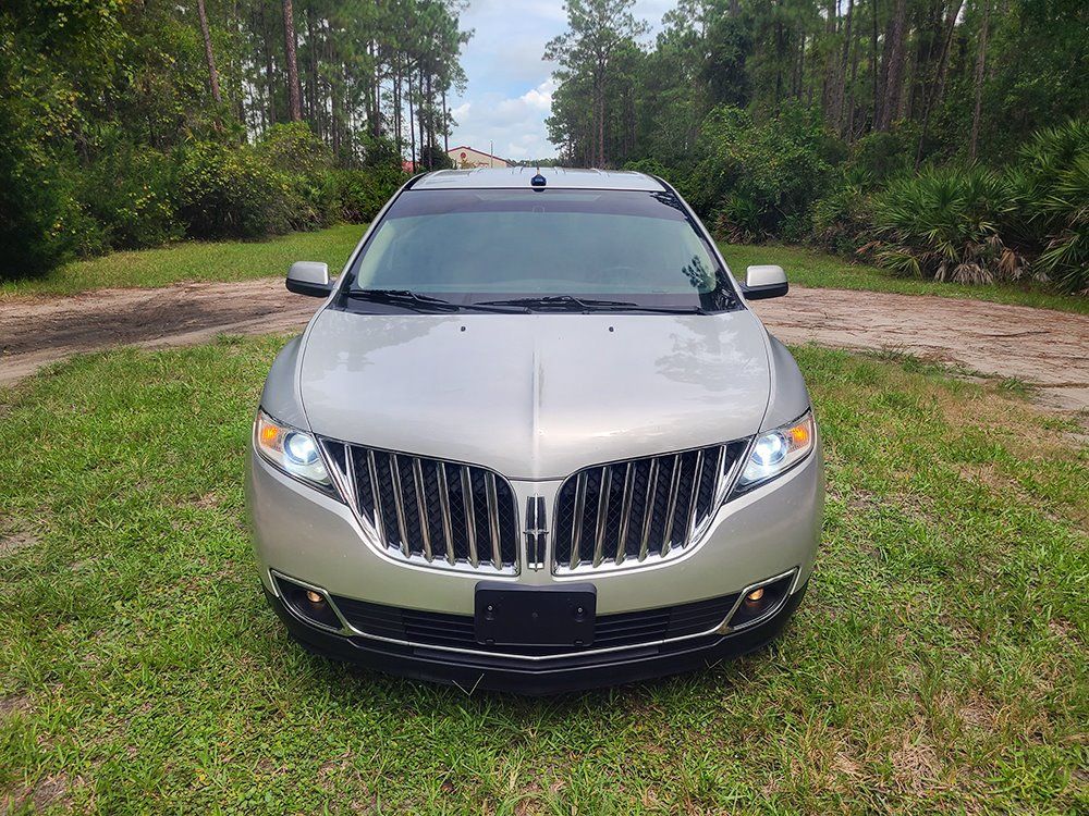 Used 2011 Lincoln MKX 2WD image 2
