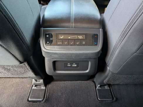 Used 2024 Nissan Pathfinder SV image 37