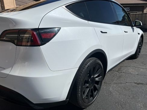 Used 2022 Tesla Model Y Long Range AWD/4WD image 24