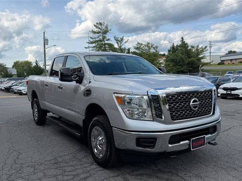 Used 2017 Nissan Titan SV AWD/4WD image 3
