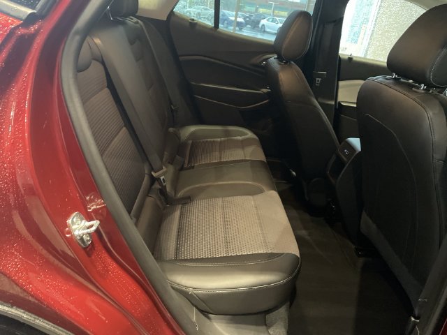 Used 2025 Chevrolet Trax LT w/ LT Convenience Package FWD image 35