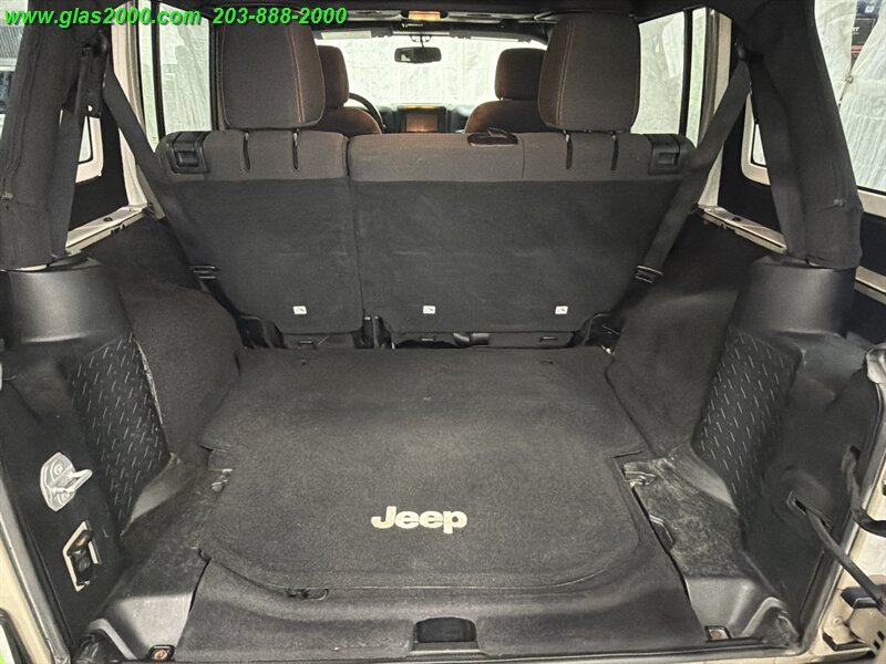 Used 2017 Jeep Wrangler Unlimited Sahara AWD/4WD image 15
