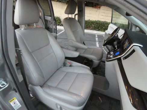 Used 2015 Toyota Sienna XLE image 27