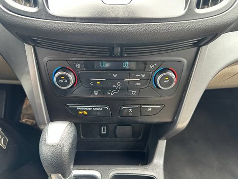 Used 2017 Ford Escape SE w/ Equipment Group 201A AWD/4WD image 17