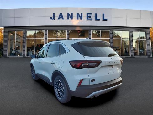 Used 2025 Ford Escape PHEV image 7