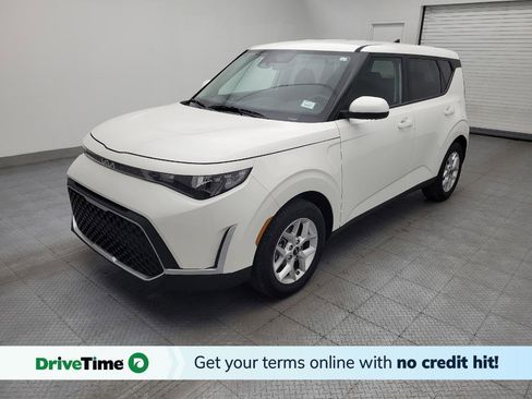 Used 2025 Kia Soul LX image 1