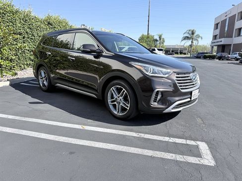 Used 2017 Hyundai Santa Fe Limited w/ Cargo Package FWD image 7