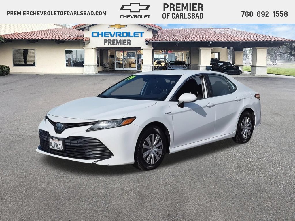 Used 2019 Toyota Camry LE FWD image 1