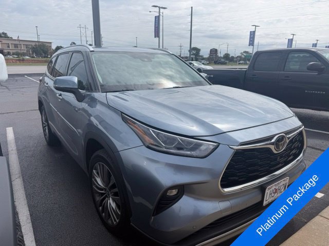 Used 2021 Toyota Highlander Platinum FWD image 3