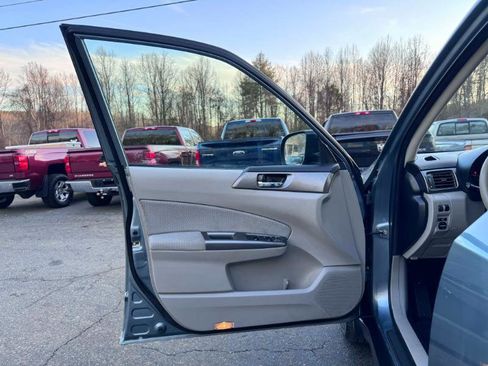 Used 2011 Subaru Forester 2.5X Premium image 9