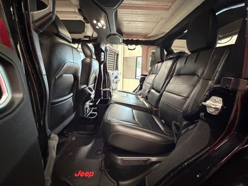 Used 2022 Jeep Wrangler Unlimited Sahara w/ Cold Weather Group AWD/4WD image 57
