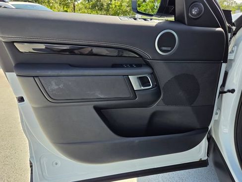 Used 2023 Land Rover Discovery Metropolitan Edition AWD/4WD image 27