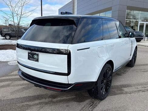 New 2025 Land Rover Range Rover SE image 3