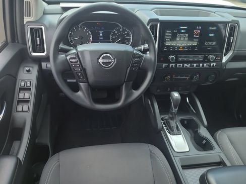 Certified 2025 Nissan Frontier SV RWD image 11