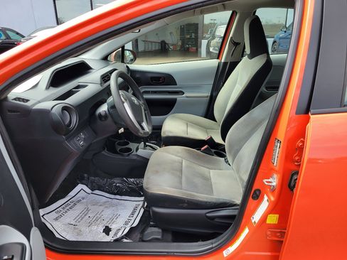 Used 2012 Toyota Prius C One FWD image 11