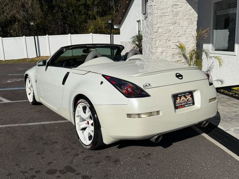 Used 2005 Nissan 350Z Touring image 11