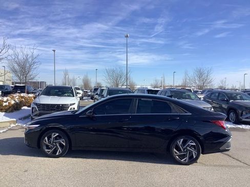 Certified 2025 Hyundai Elantra Limited image 9