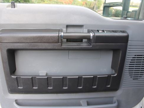 Used 2016 Ford F250 XL w/ Power Equipment Group image 27