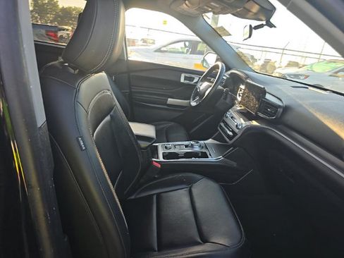 Used 2023 Ford Explorer XLT w/ Equipment Group 202A AWD/4WD image 7