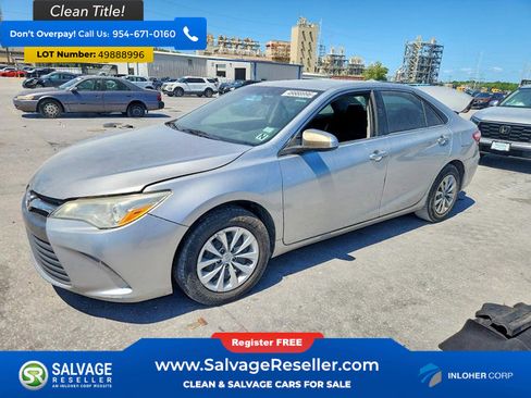 Used 2016 Toyota Camry LE image 1