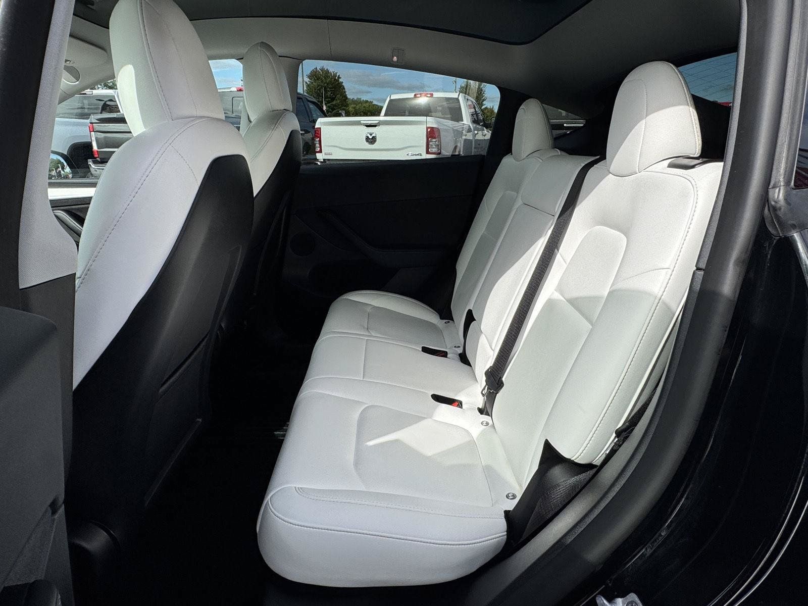Used 2022 Tesla Model Y Performance AWD/4WD image 26