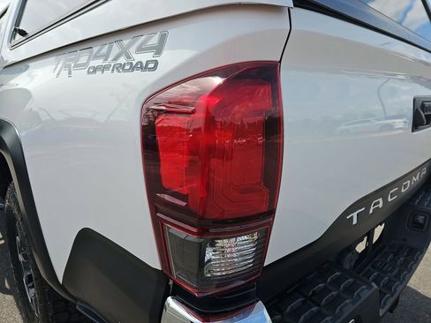Used 2018 Toyota Tacoma TRD Off-Road image 35