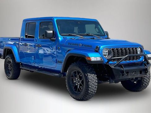 Used 2025 Jeep Gladiator Sport AWD/4WD image 1